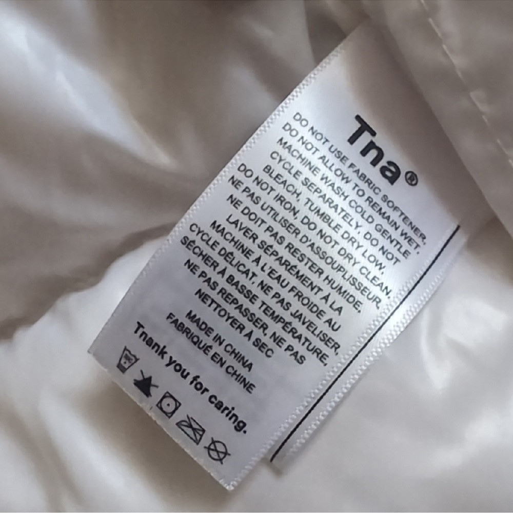 Aritzia TNA SuperPuff Vest White - Picture 3 of 7